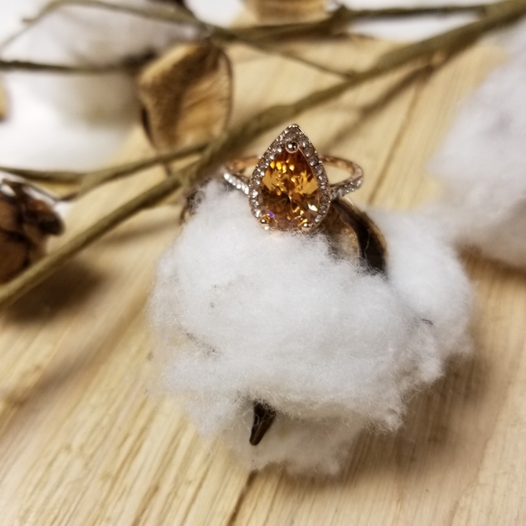 💍💍Breathtaking! Pear Shape Apricot/Clear CZ Ring in ROSE GOLD plating💍💍 - Picture 7 of 14